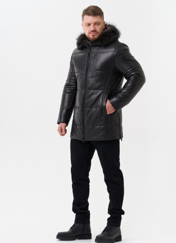 Пуховик из натуральной кожи с отделкой из меха енота