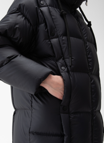 Женский пуховик с капюшоном 