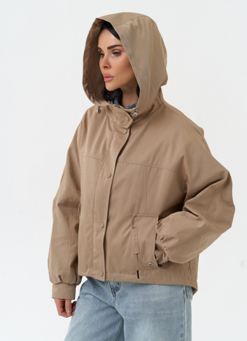 Короткая женская ветровка с капюшоном