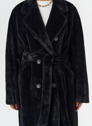Утепленное пальто из эко меха