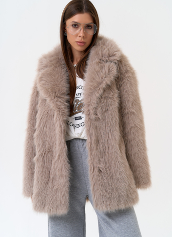 Женская шуба из эко меха в бежевом цвете