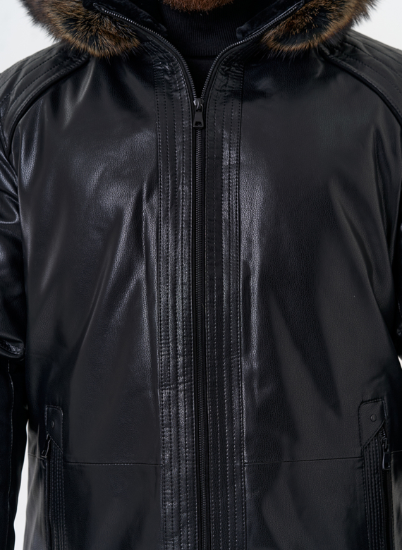 Пуховик из эко кожи с капюшоном из меха енота