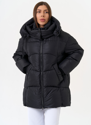 Женский пуховик черного цвета с капюшоном