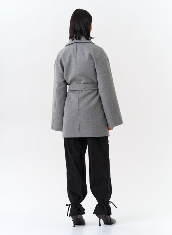 Женское укороченное пальто в сером цвете