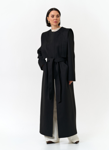 Женское длинное пальто с акцентными плечами