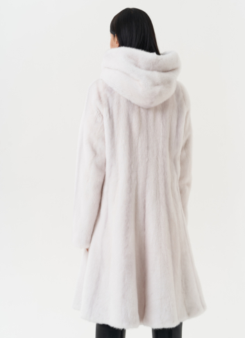 Шуба из меха норки в роспуск