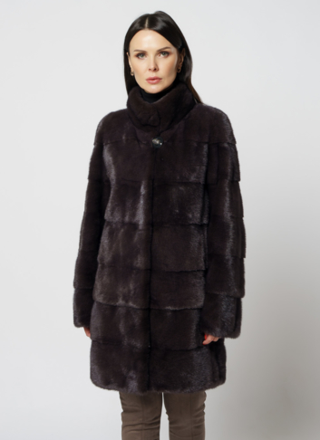 Норковая шуба с воротником стойкой коричневого цвета