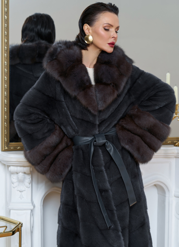 Длинная шуба из меха норки с отделкой из меха куницы