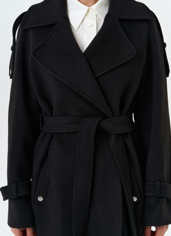 Женское укороченное пальто с английским воротником