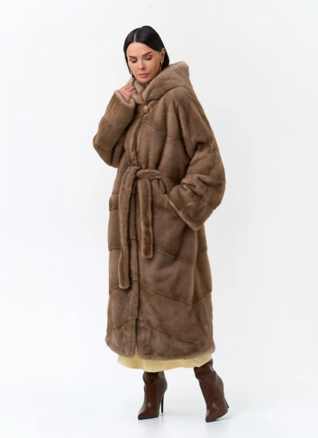 Шуба из меха норки с капюшоном