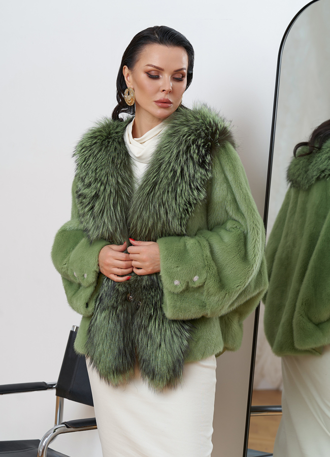 Короткая шуба из норки с мехом из чернобурки модель № 81025 в рассрочку