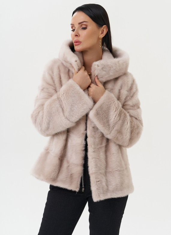 Светлая норковая шуба с капюшоном