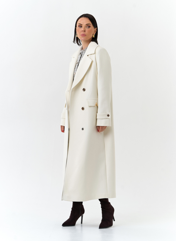 Женское пальто белого цвета