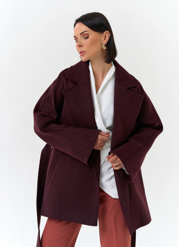 Женское укороченное пальто с английским воротником