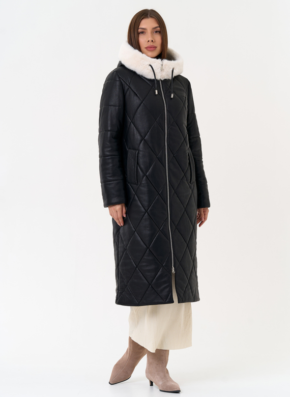 Женское пальто из эко кожи с капюшоном