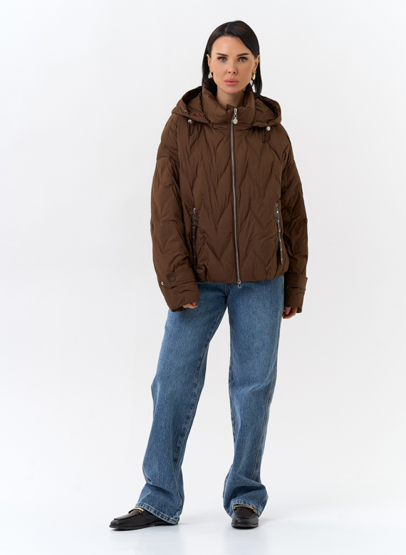 Женская куртка с капюшоном в коричневом цвете