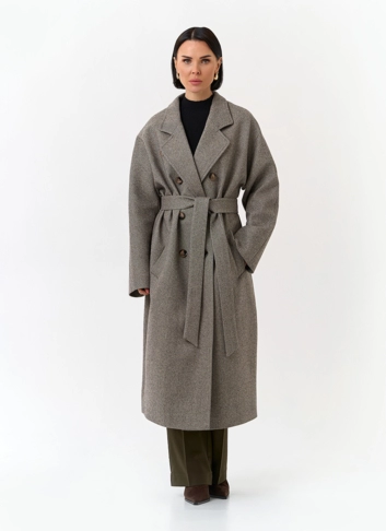 Женское пальто с английским воротником