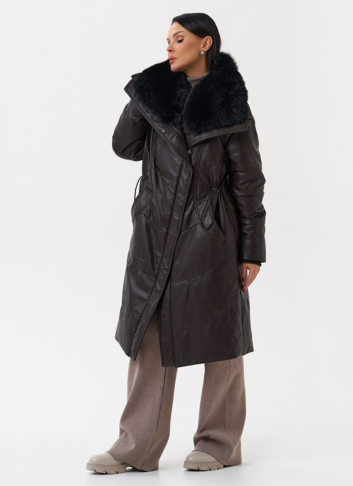 Женский кожаный пуховик с отделкой из натурального меха