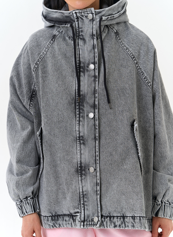 Женская джинсовая куртка с капюшоном