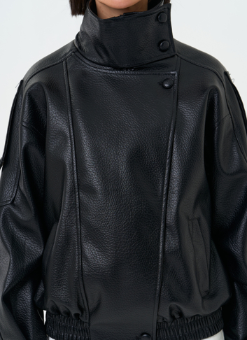 Женская куртка из эко кожи с воротником стойкой