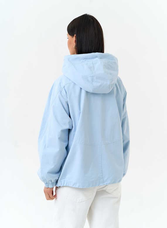 Женская ветровка с капюшоном
