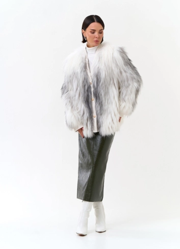 Светлая шуба из меха лисы