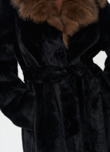 Шуба из эко меха с отделкой из искусственной куницы