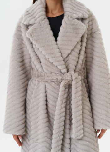 Женское пальто из эко меха с поясом