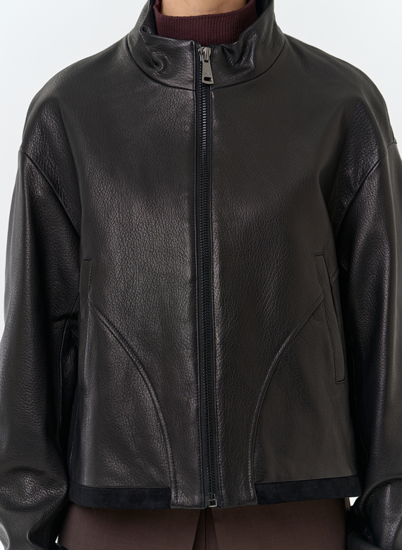 Женская короткая куртка из натуральной кожи