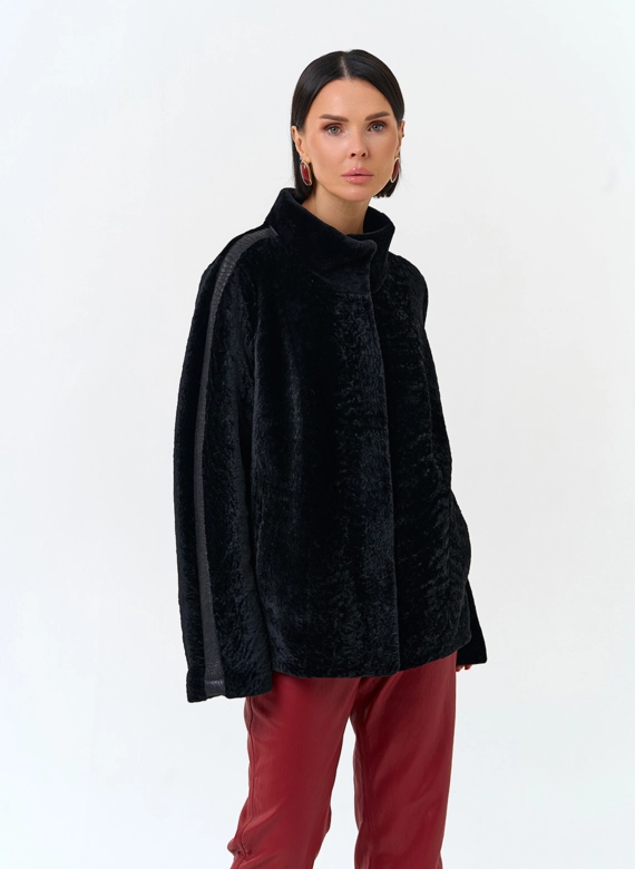 Женская двухсторонняя дубленка из натурального меха с воротником стойкой