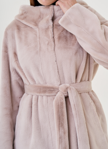 Двухстороннее пальто из эко меха с капюшоном