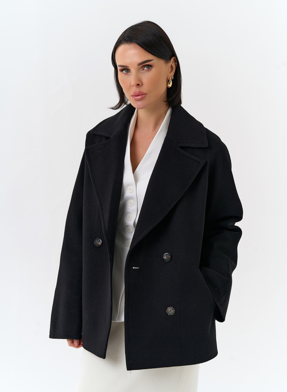 Женское укороченное пальто с английским воротником