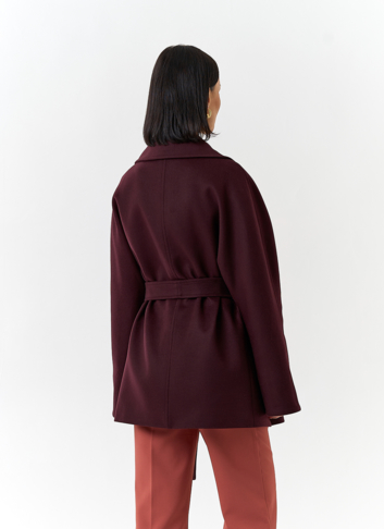 Женское укороченное пальто с английским воротником