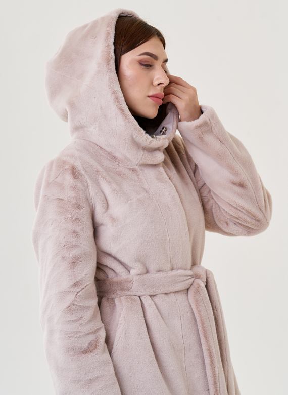 Двухстороннее пальто из эко меха с капюшоном