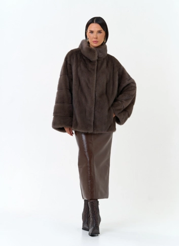 Шуба из меха норки с воротником стойкой