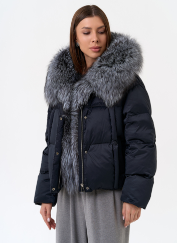 Женский пуховик с капюшоном из меха чернобурки