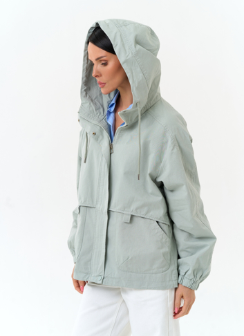 Женская ветровка с капюшоном