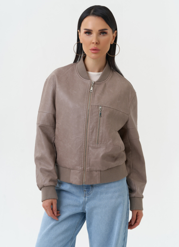Куртка бомбер из эко кожи бежевого цвета