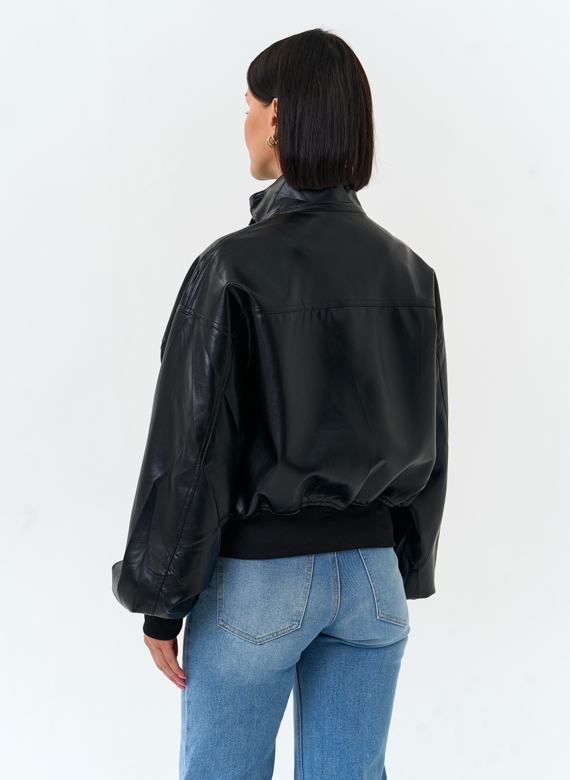 Женская куртка бомбер из эко кожи