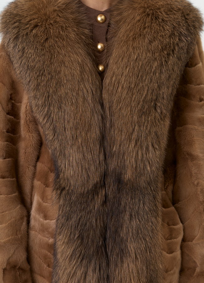 Шуба из норки с отделкой из меха лисы модель № 32200 универмаг малина