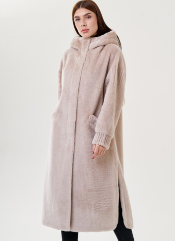 Длинное пальто из эко меха