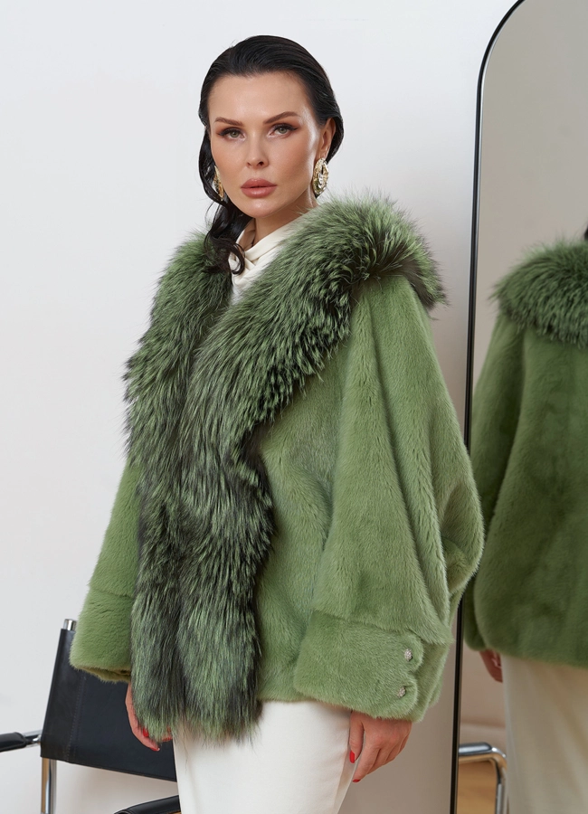 Короткая шуба из норки с мехом из чернобурки модель № 81025 универмаг малина
