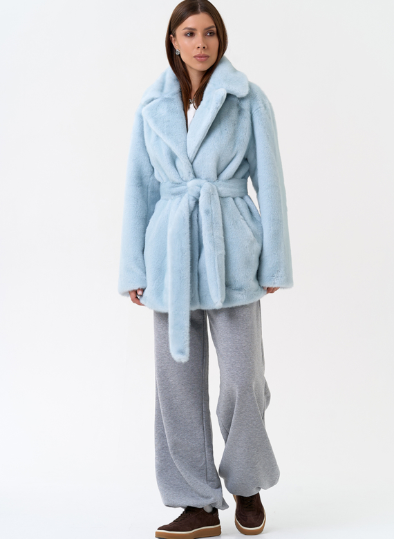 Женская шуба из эко меха в голубом цвете