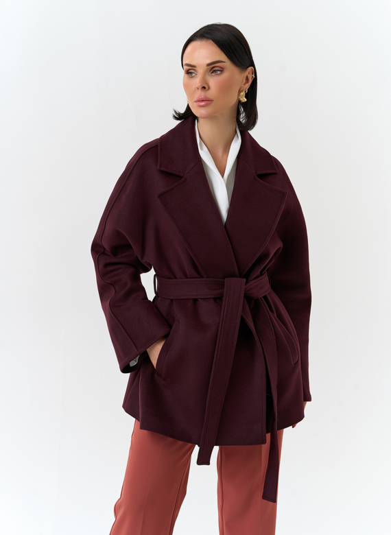 Женское укороченное пальто с английским воротником