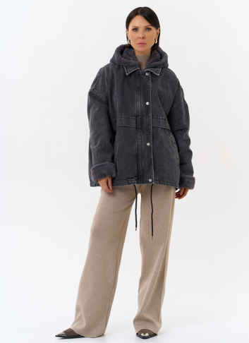 Женская утепленная джинсовая куртка с отделкой из эко меха